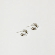 Load image into Gallery viewer, Wolf Circus Abbie Small Earrings
