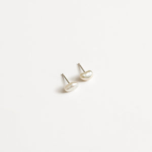 Wolf Circus - Pearl Stud Silver Earring