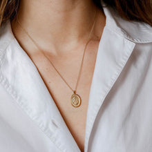 Load image into Gallery viewer, Wolf Circus Femme Necklace Gold
